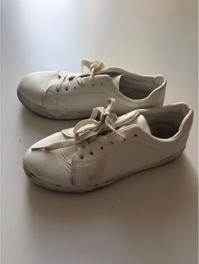 White Casual Sneakers with Lace-Up Closure